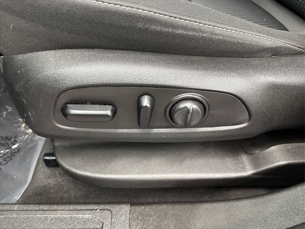 Used 2021 GMC Acadia SLE w/ Driver Convenience Package image 40