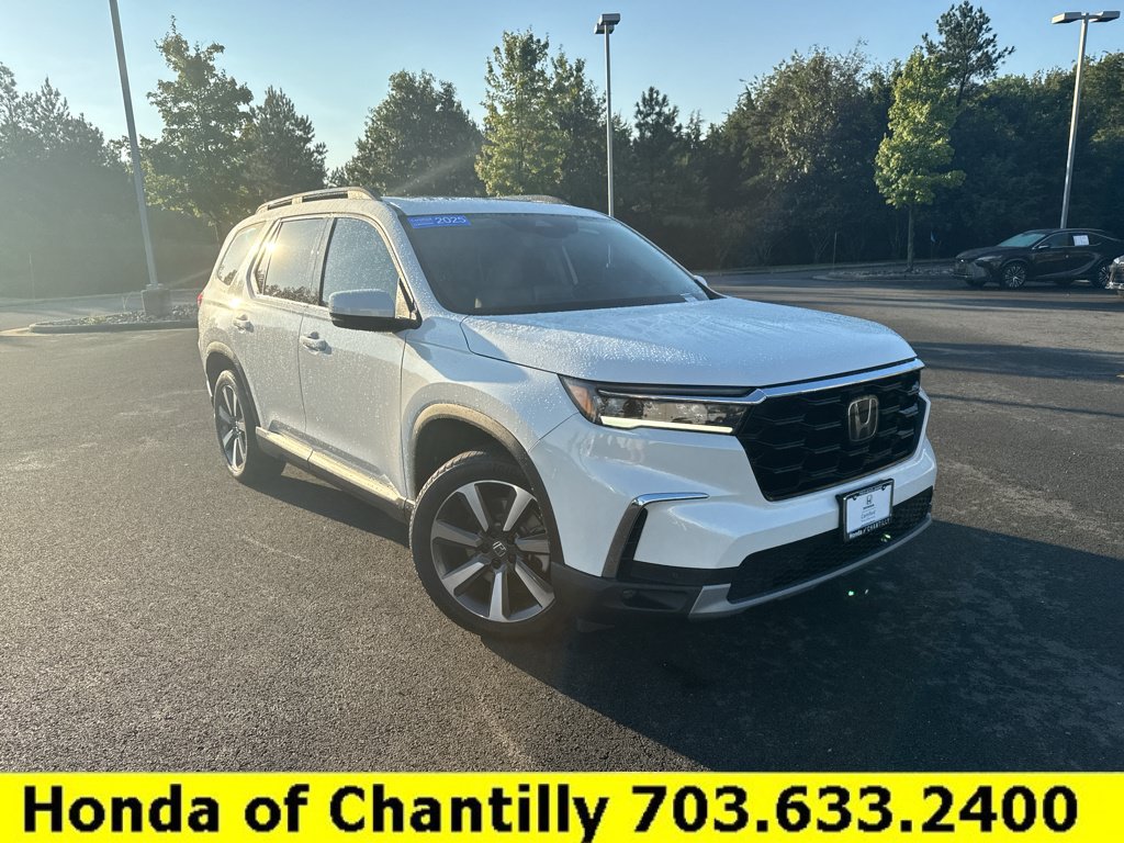Certified 2025 Honda Pilot Touring image 1