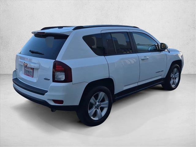 Used 2017 Jeep Compass Latitude AWD/4WD image 5