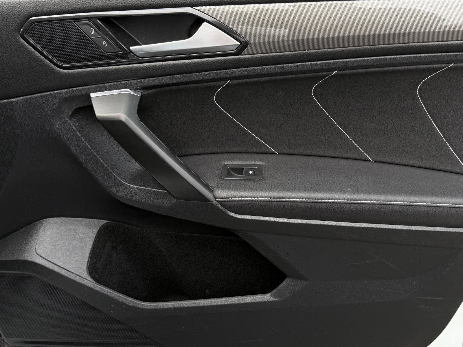 Used 2023 Volkswagen Tiguan SE image 23