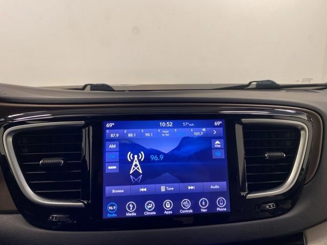 Used 2018 Chrysler Pacifica Touring-L Plus w/ Advanced Safetytec Group image 11