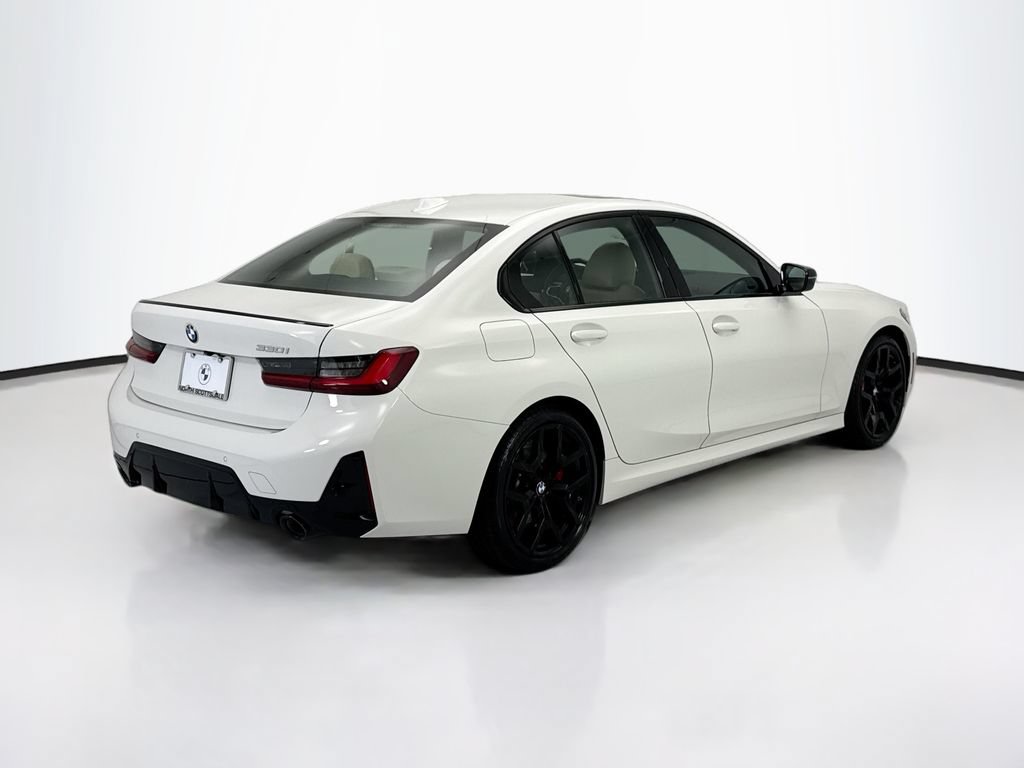 Used 2026 BMW 330i Sedan w/ M Sport Package RWD image 5