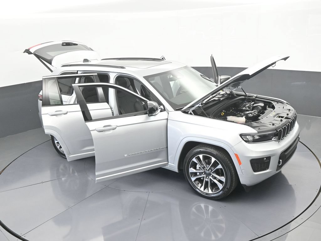 Used 2024 Jeep Grand Cherokee Overland w/ Luxury Tech Group IV AWD/4WD image 78