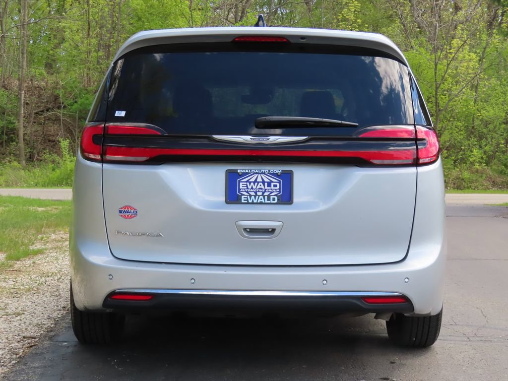 Certified 2024 Chrysler Pacifica Touring-L FWD image 13