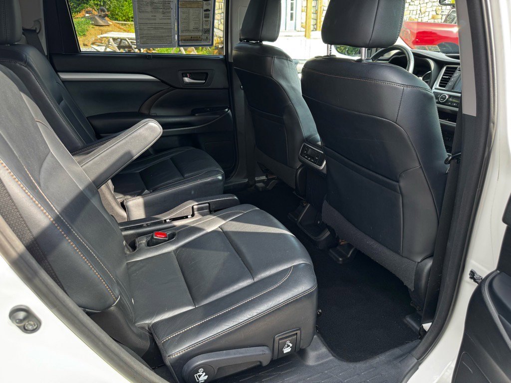 Used 2015 Toyota Highlander XLE image 26