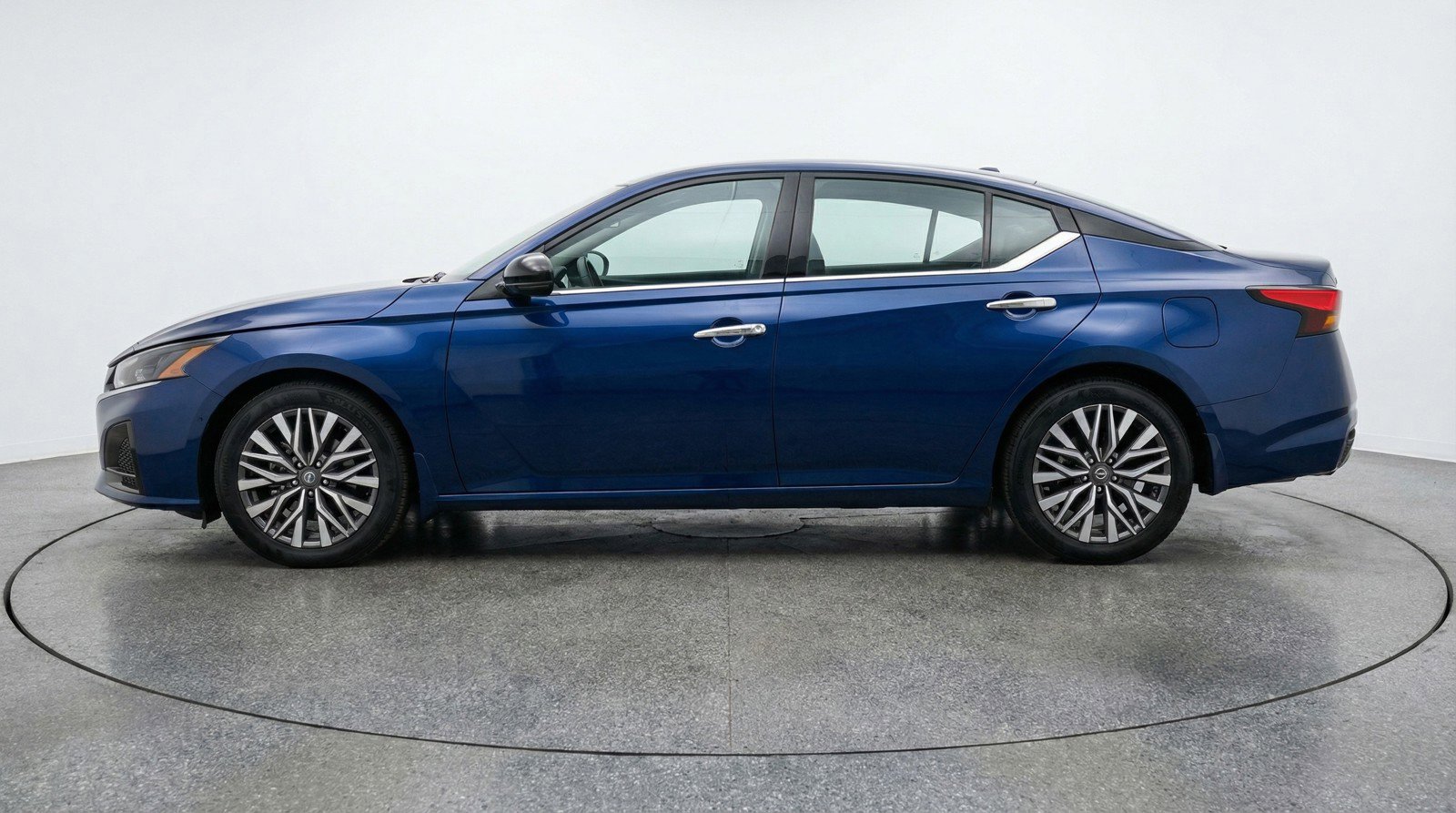 Used 2025 Nissan Altima 2.5 SV image 5