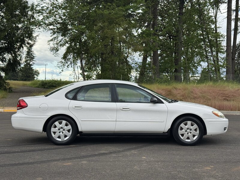 Used 2005 Ford Taurus SE FWD image 6