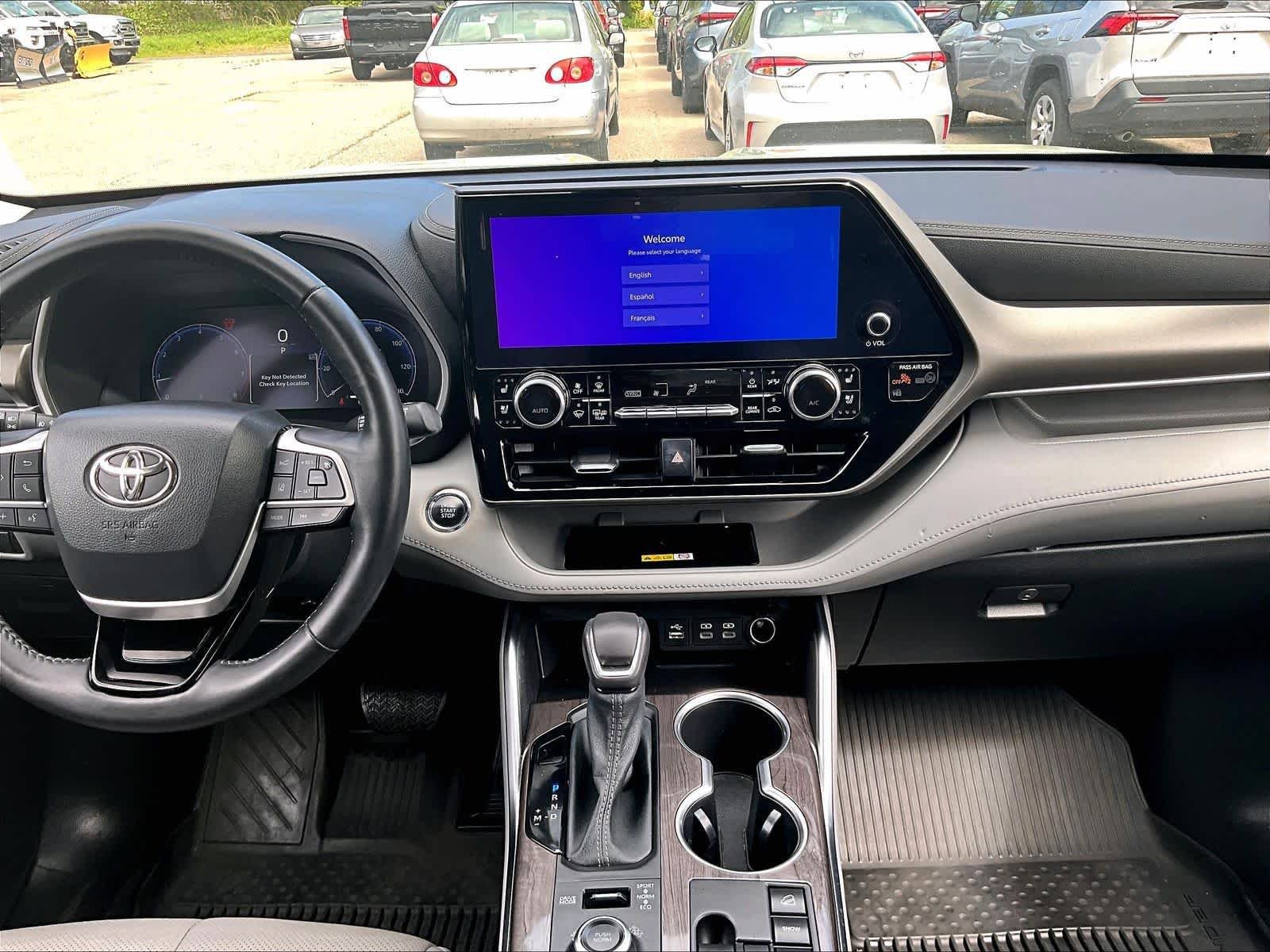 Used 2023 Toyota Highlander Limited AWD/4WD image 19