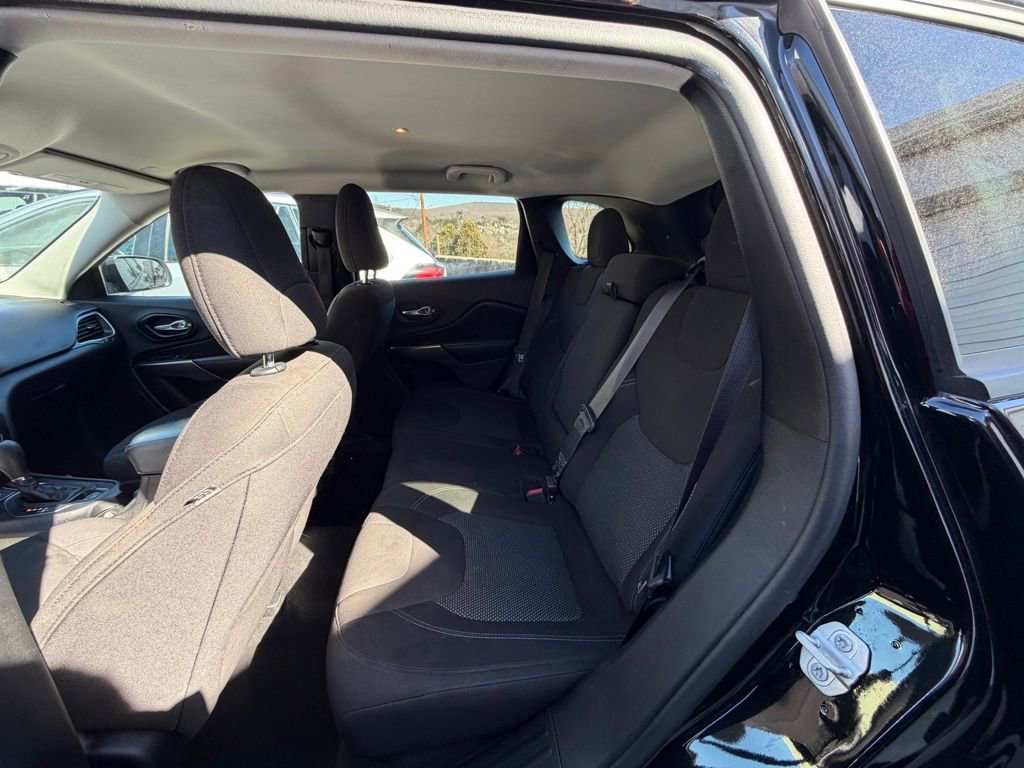 Used 2020 Jeep Cherokee Latitude image 10