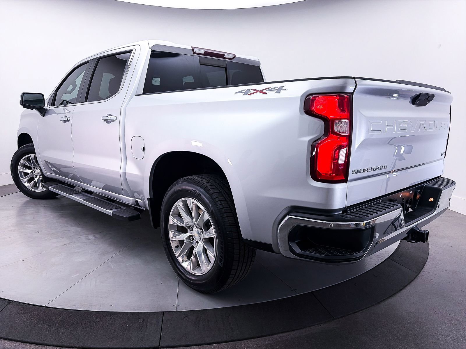 Used 2019 Chevrolet Silverado 1500 LTZ w/ LTZ Premium Package AWD/4WD image 2