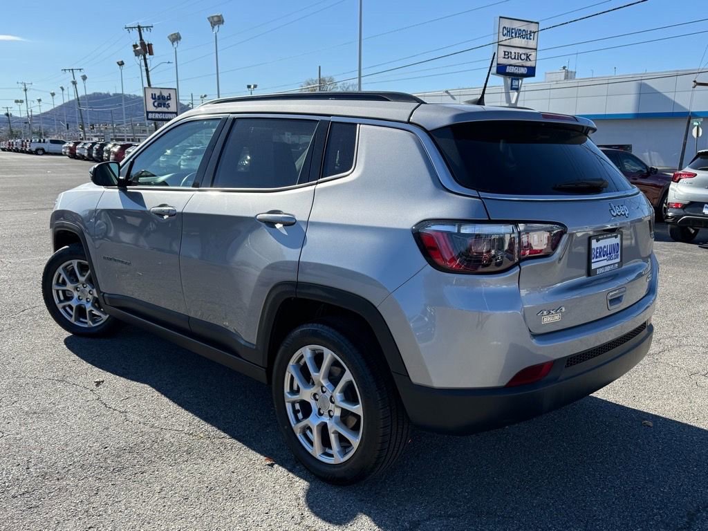 Used 2022 Jeep Compass Latitude image 6