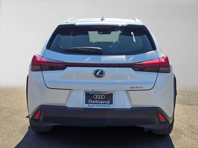 Used 2020 Lexus UX 200 w/ Premium Package FWD image 4