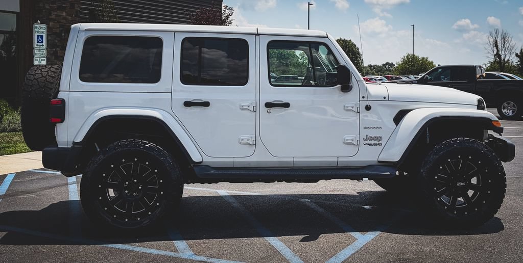 Used 2018 Jeep Wrangler Unlimited Sahara w/ Dual Top Group AWD/4WD image 26