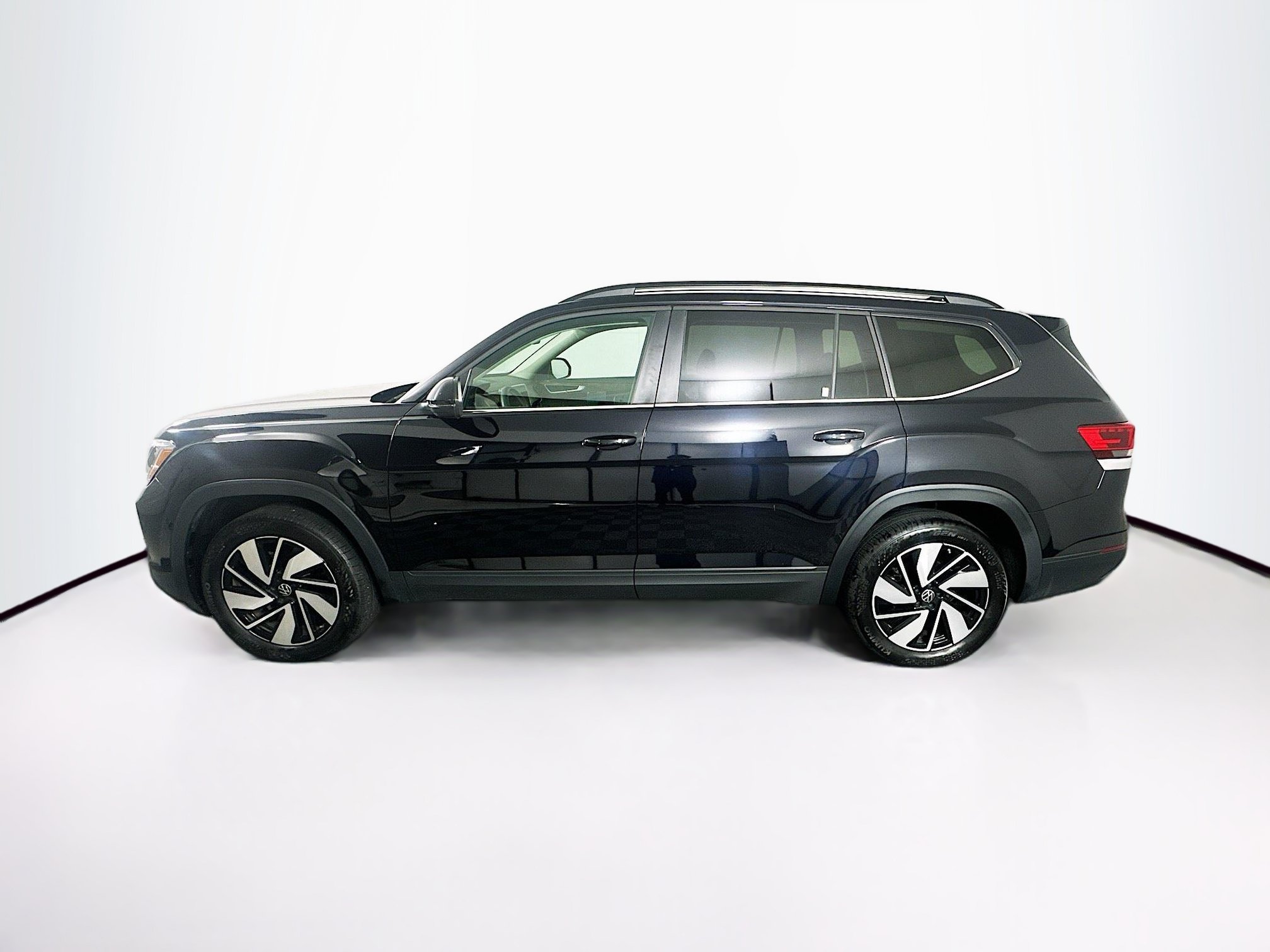 Used 2025 Volkswagen Atlas SE FWD image 4