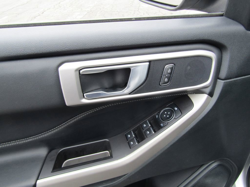 Used 2024 Ford Explorer XLT w/ Equipment Group 202A AWD/4WD image 20