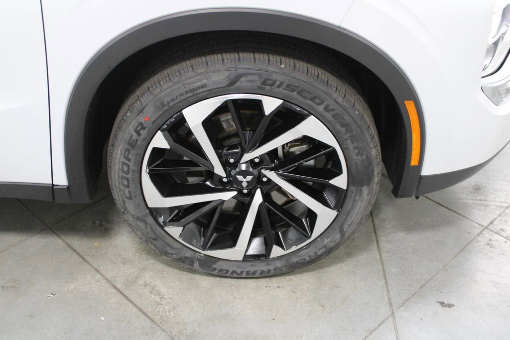 Used 2024 Mitsubishi Outlander 4WD Plug-In Hybrid image 13