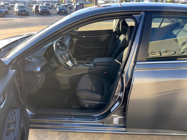 Used 2025 Nissan Altima 2.5 SV image 8