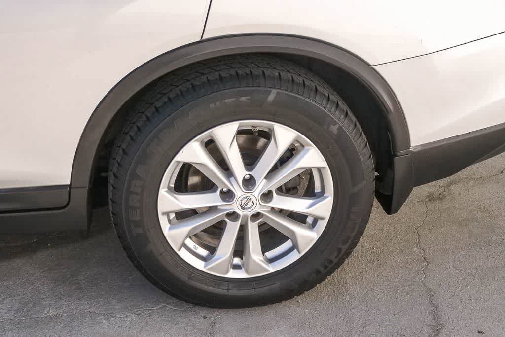 Used 2015 Nissan Rogue SV w/ SV Family Package FWD image 6