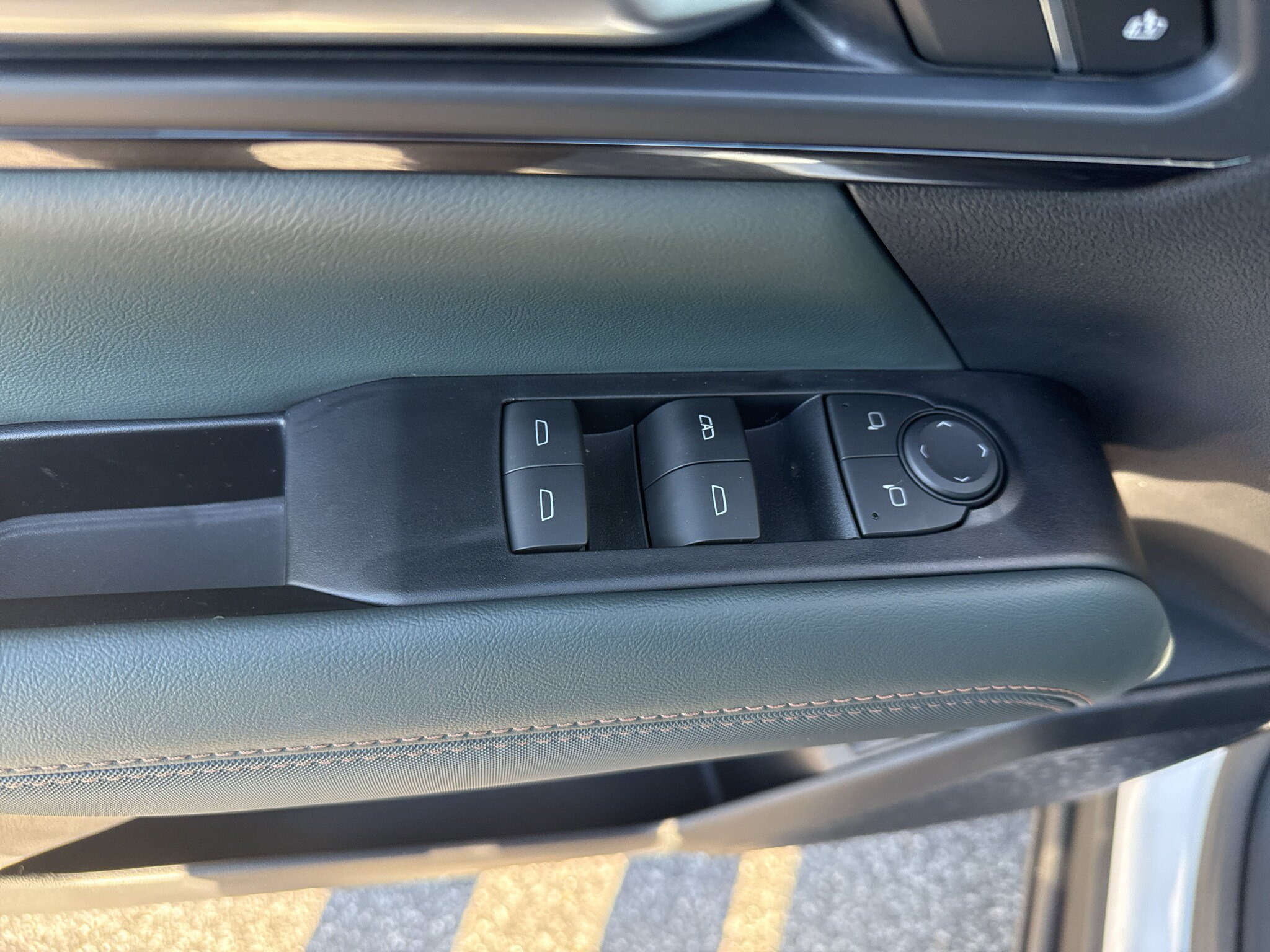 New 2027 GMC Terrain AT4 w/ Convenience Package III AWD/4WD image 7