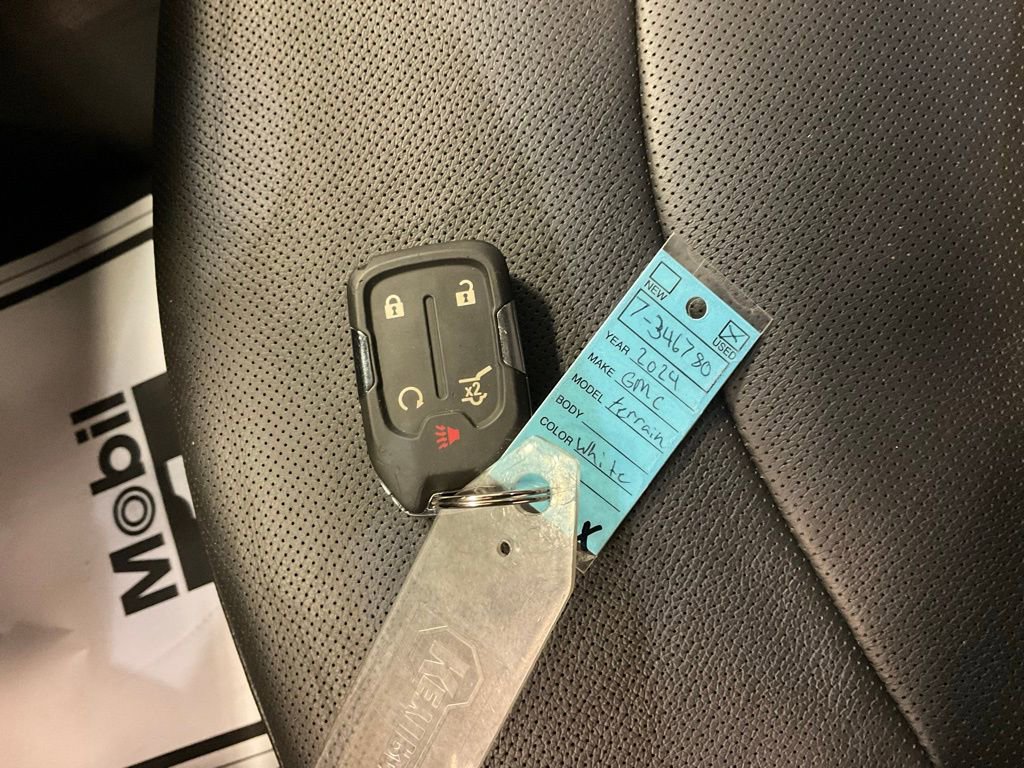 Used 2024 GMC Terrain SLT image 31