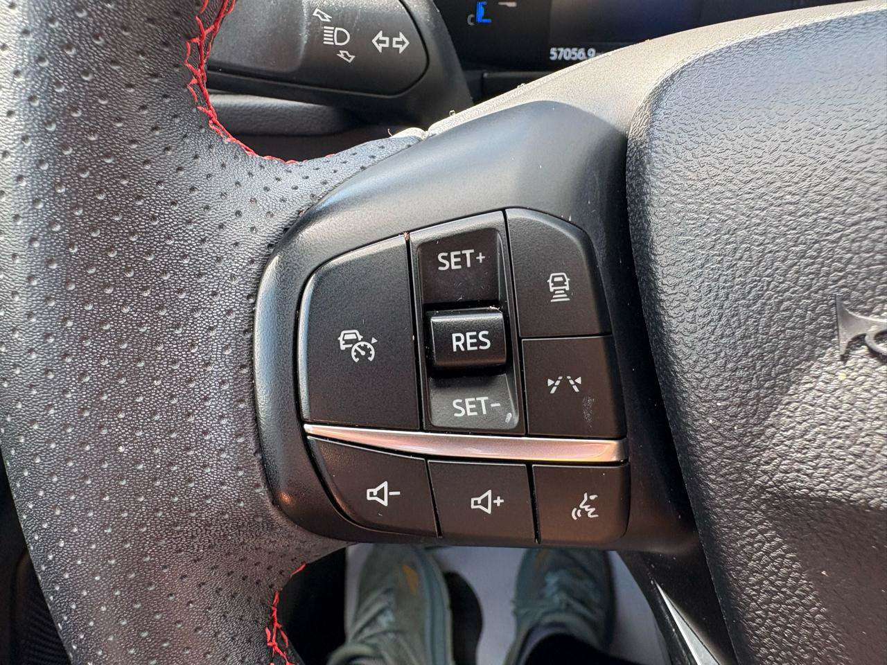 Used 2025 Ford Escape ST-Line Select w/ Tech Pack #1 AWD/4WD image 14