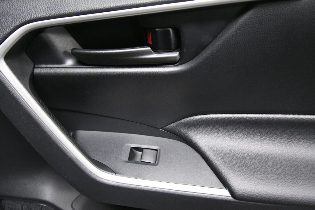 Used 2019 Toyota RAV4 LE w/ All Weather Liner Package AWD/4WD image 23