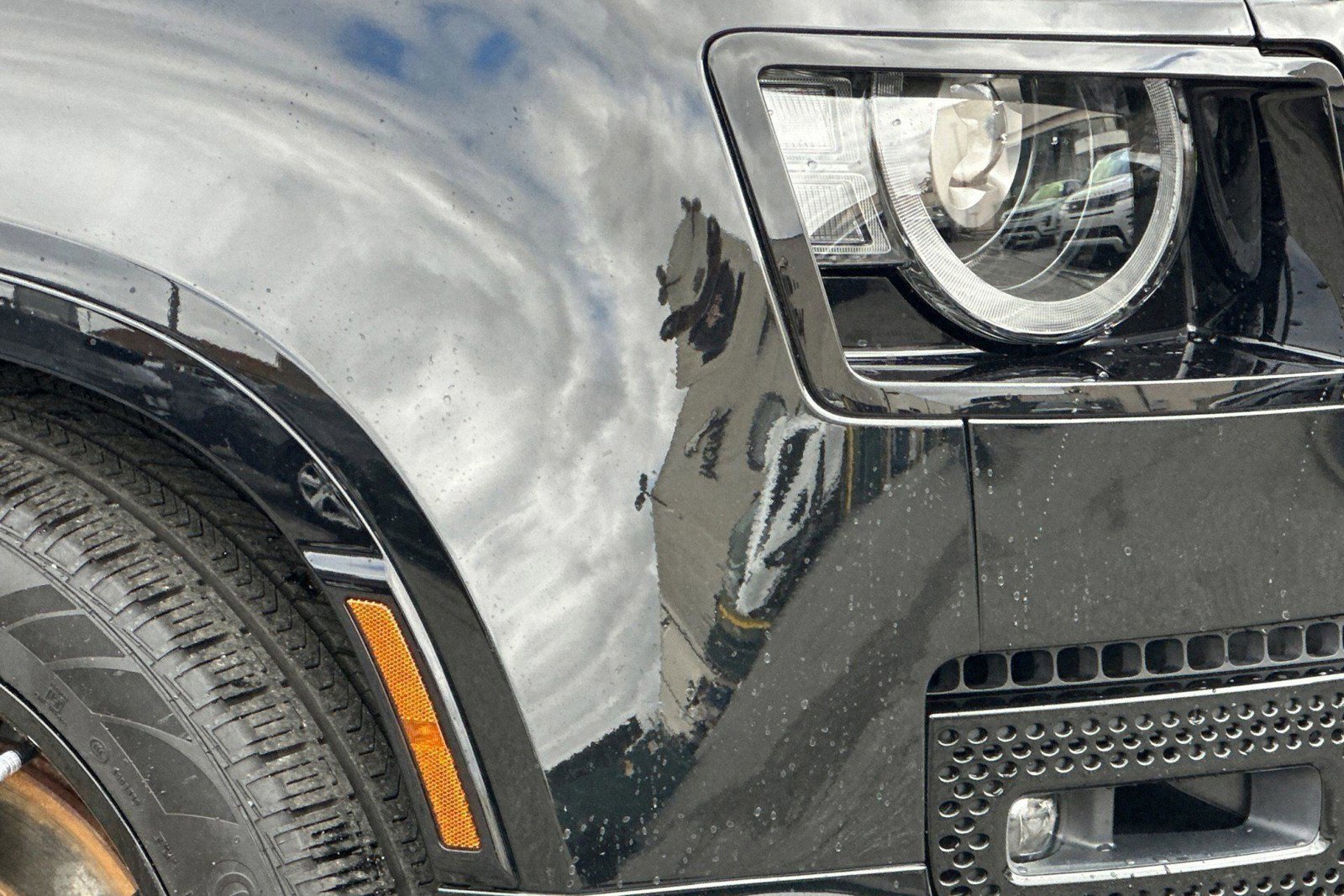 Certified 2025 Land Rover Defender 130 X-Dynamic SE AWD/4WD image 10