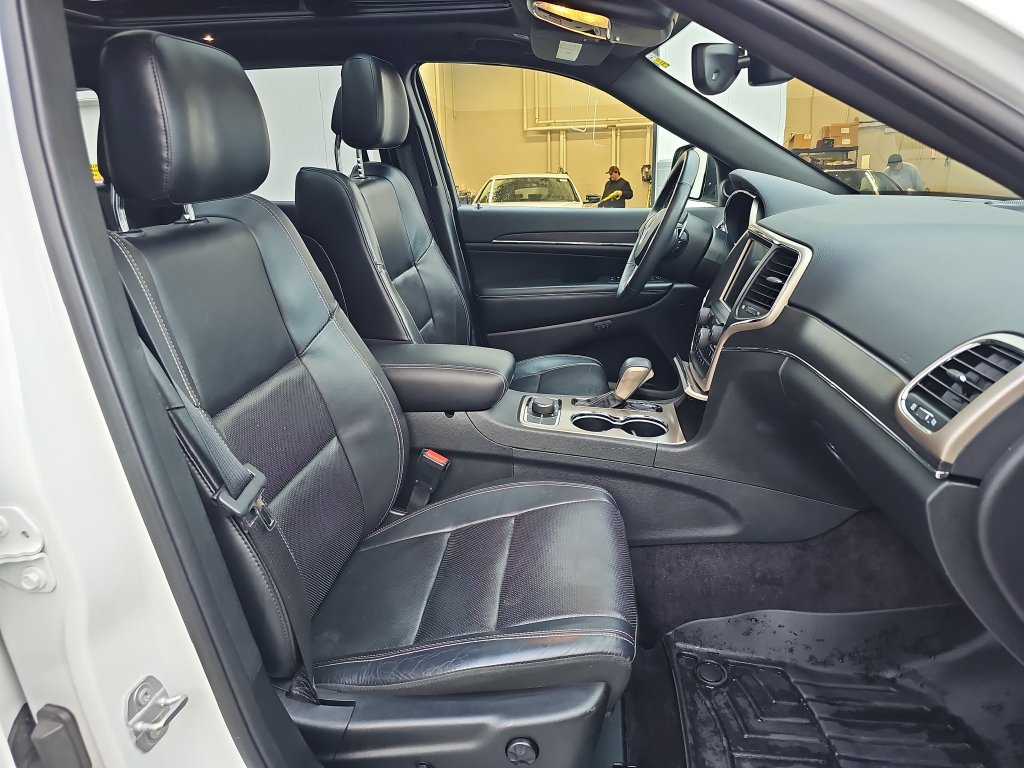 Used 2017 Jeep Grand Cherokee Limited w/ Luxury Group II AWD/4WD image 11