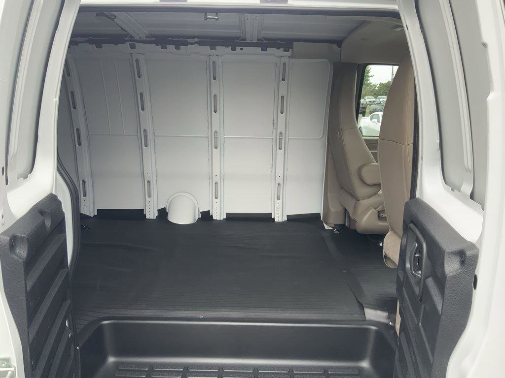 New 2025 Chevrolet Express 3500 Extended w/ Driver Convenience Package image 12