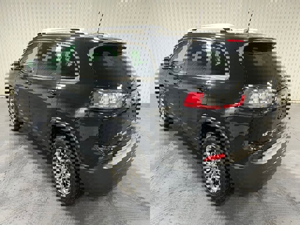 Used 2021 Jeep Cherokee Latitude Plus image 17