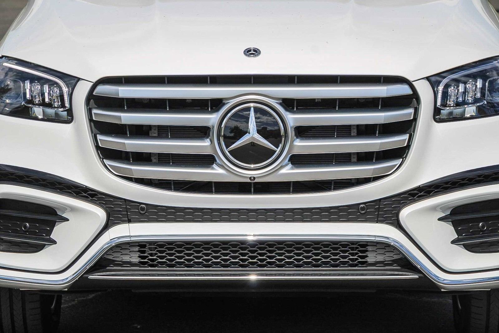 New 2026 Mercedes-Benz GLS 580 4MATIC image 7