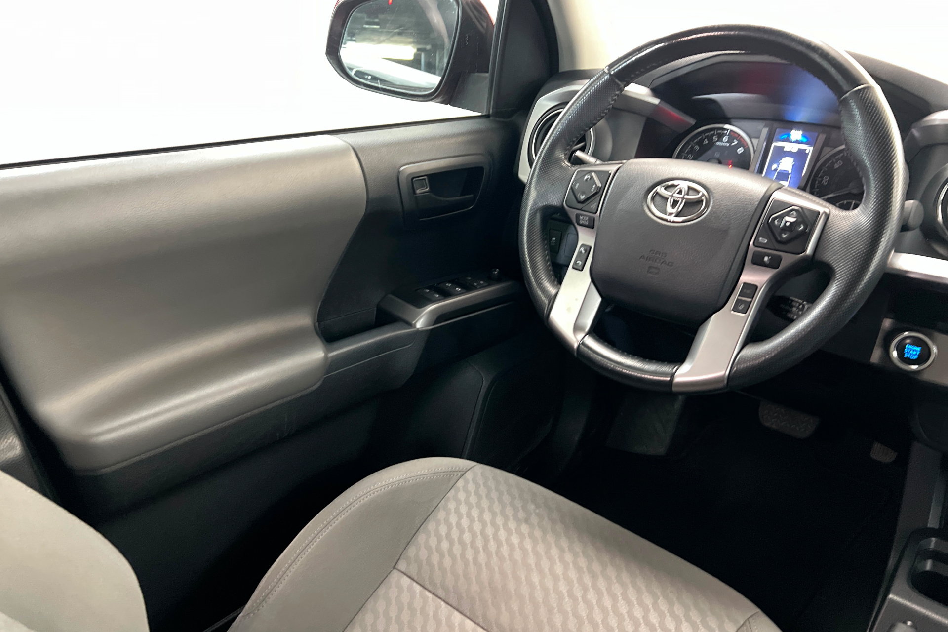 Used 2023 Toyota Tacoma SR5 RWD image 12