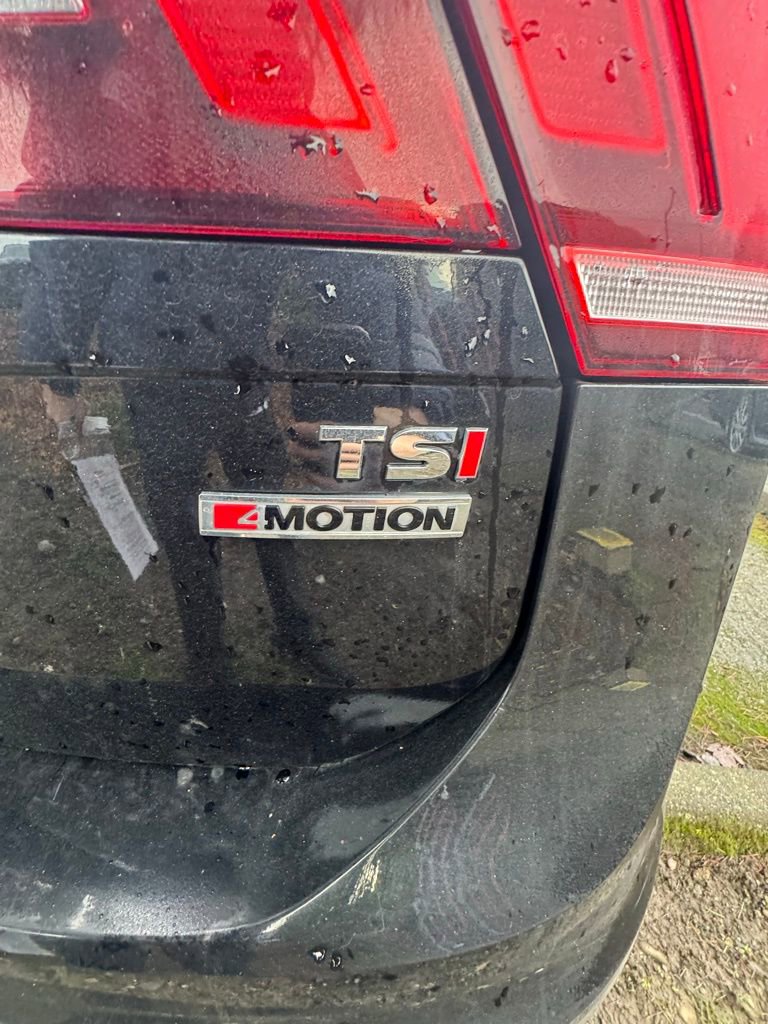 Used 2018 Volkswagen Tiguan SE w/ Panoramic Sunroof Package image 10