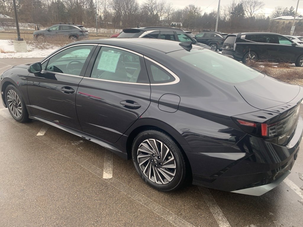 Certified 2025 Hyundai Sonata SEL image 3