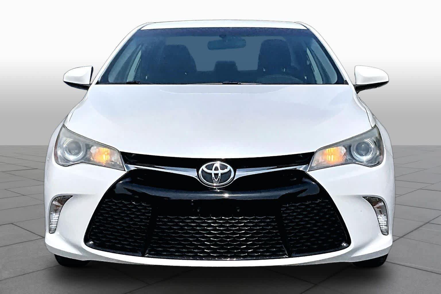 Used 2017 Toyota Camry SE FWD image 4