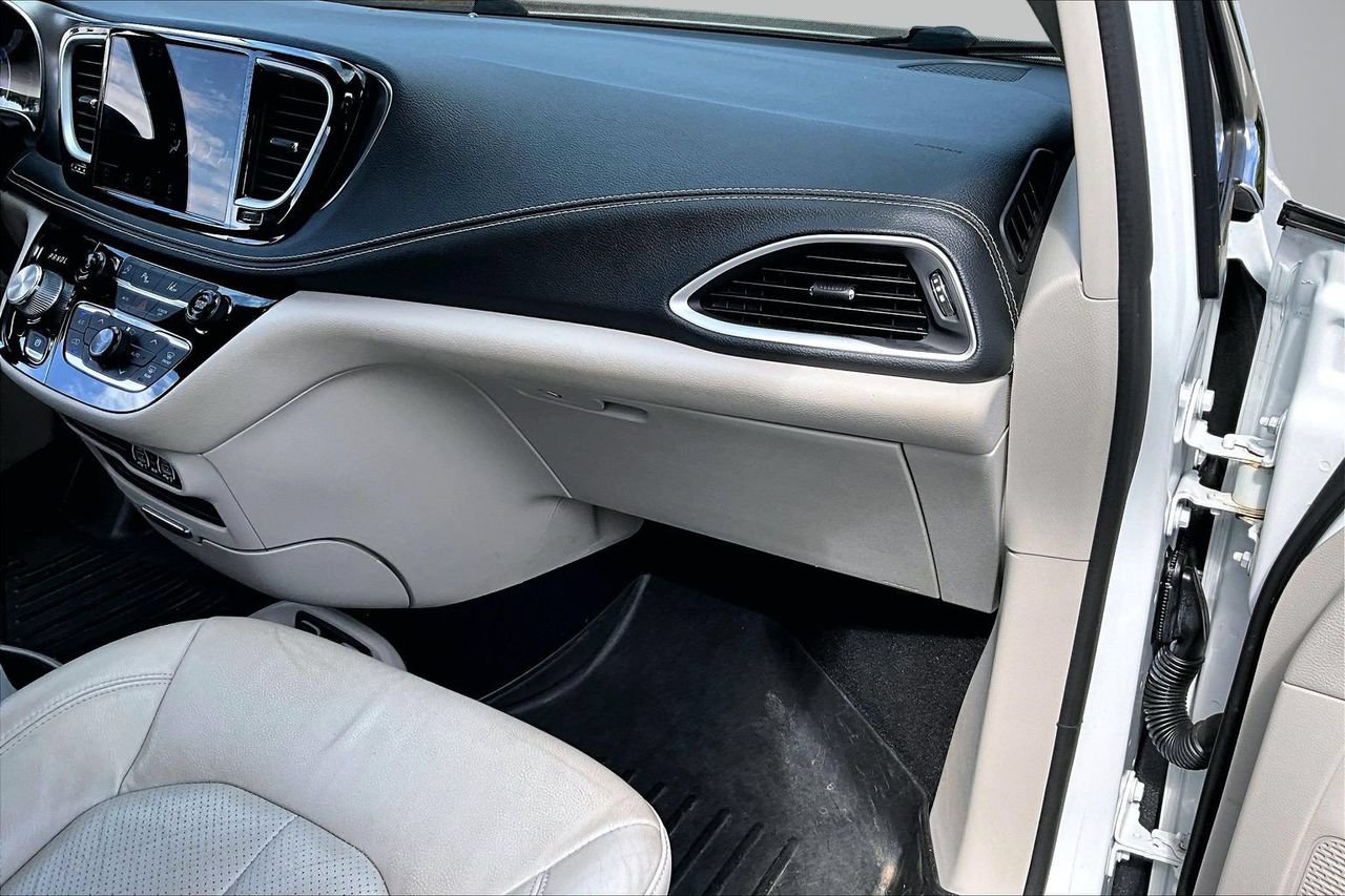 Certified 2021 Chrysler Pacifica Touring-L FWD image 18