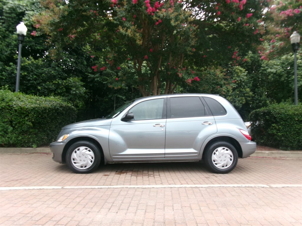 Used 2009 Chrysler PT Cruiser FWD image 6
