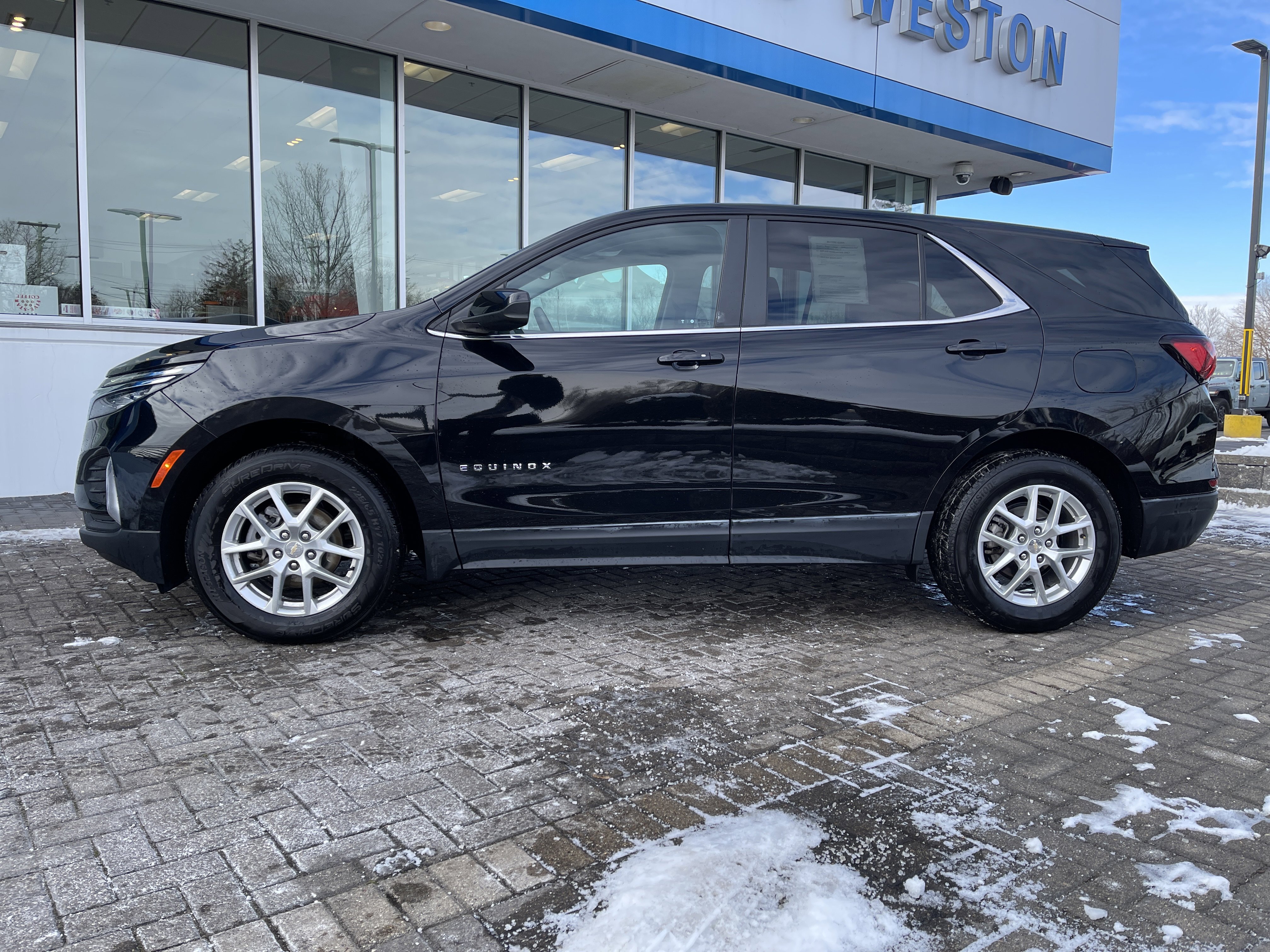 Used 2024 Chevrolet Equinox LT image 2