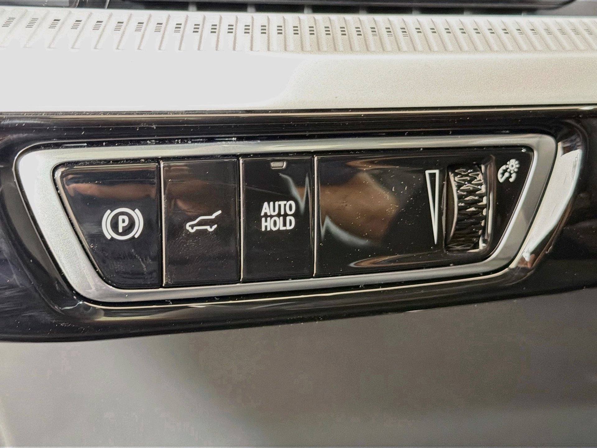New 2027 Cadillac Optiq Sport w/ LPO, ONYX Package AWD/4WD image 33