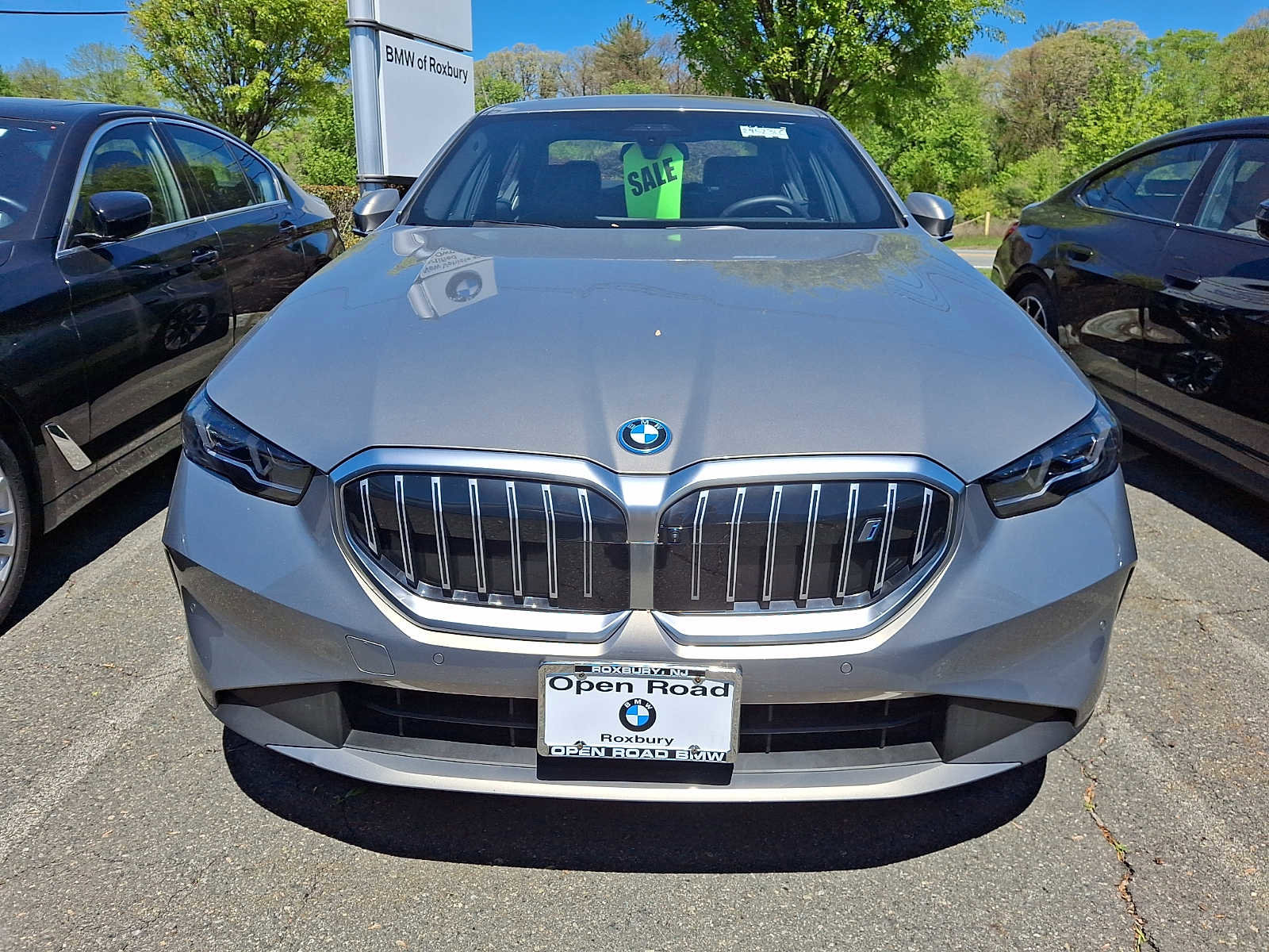 Used 2025 BMW i5 xDrive40 w/ Premium Package AWD/4WD image 2