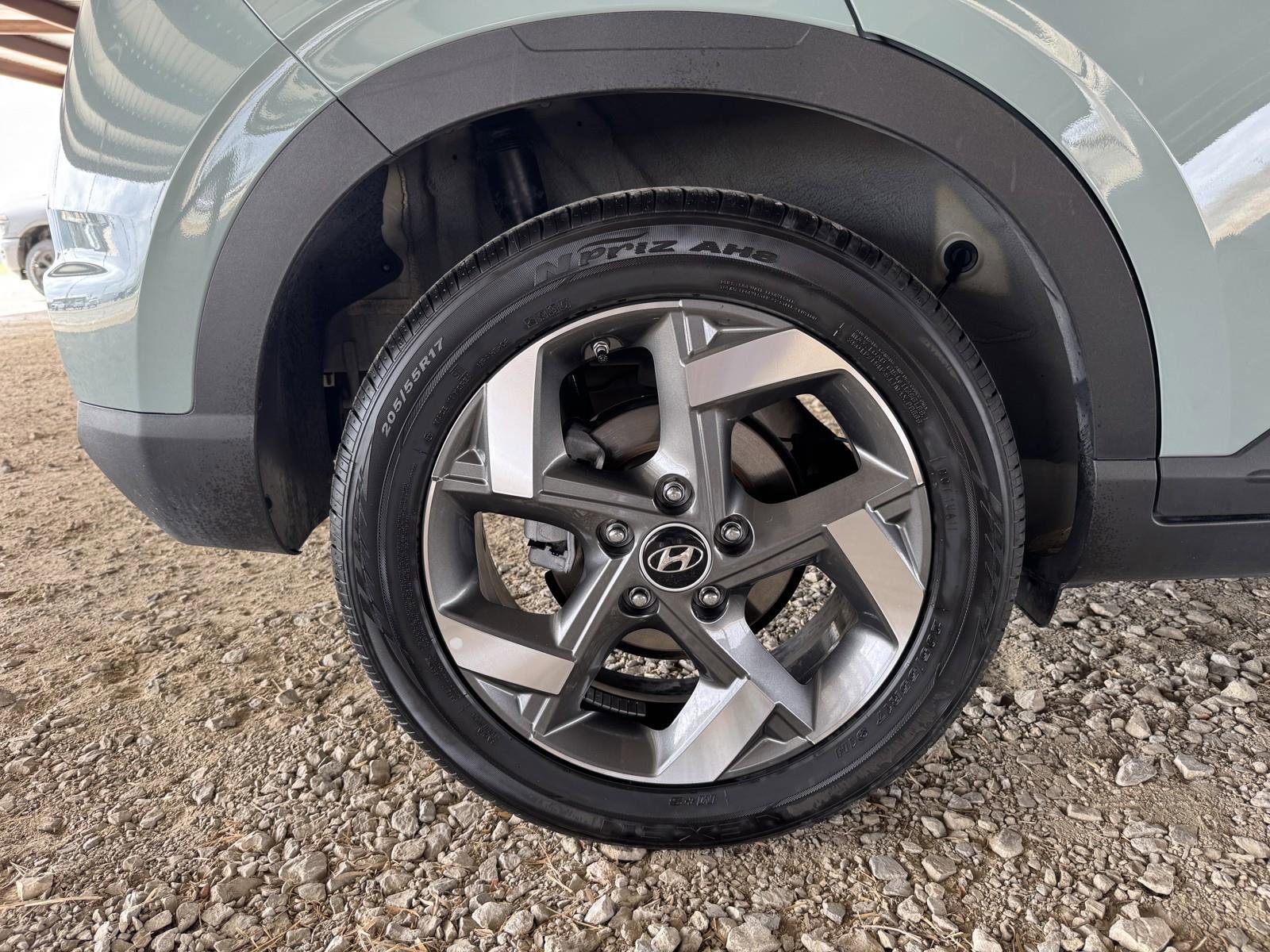 Used 2025 Hyundai Venue SEL image 41