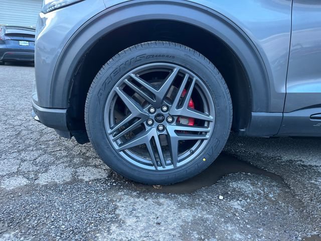 Certified 2025 Ford Explorer ST image 23