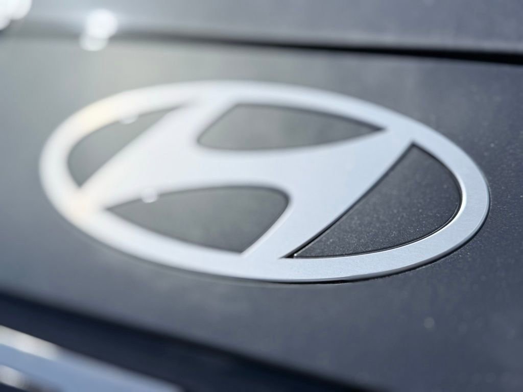 New 2025 Hyundai Elantra Limited image 29