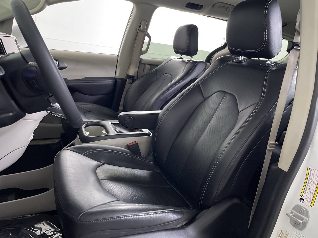 Used 2022 Chrysler Pacifica Touring-L FWD image 12