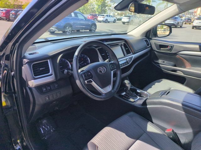 Used 2019 Toyota Highlander Plus AWD/4WD image 13