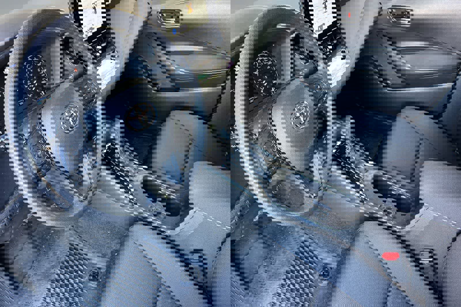 Used 2023 Toyota Corolla LE image 14