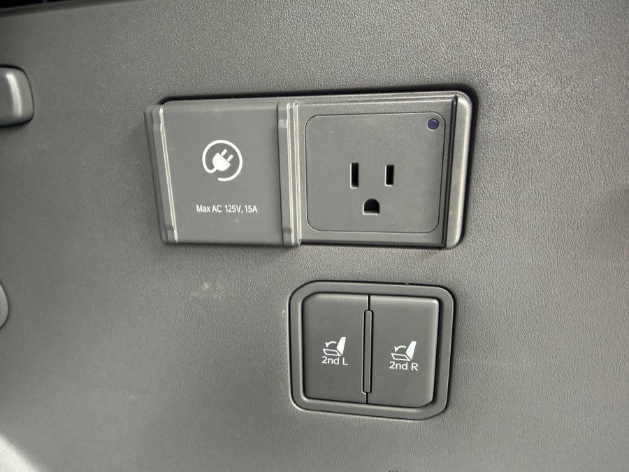Used 2024 Kia EV9 Light Long Range RWD image 57