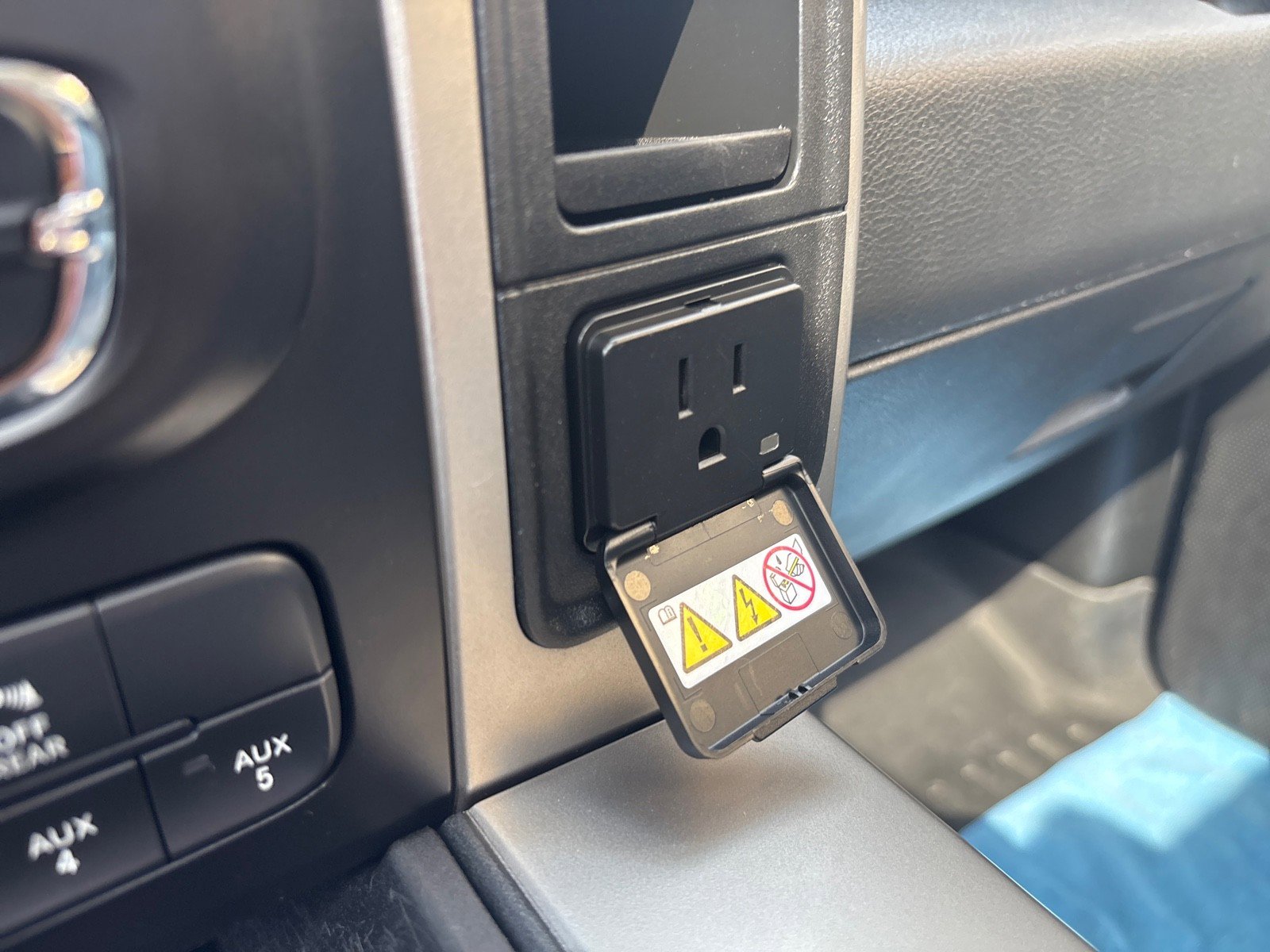 Used 2018 RAM 2500 Big Horn w/ Harvest Edition image 24