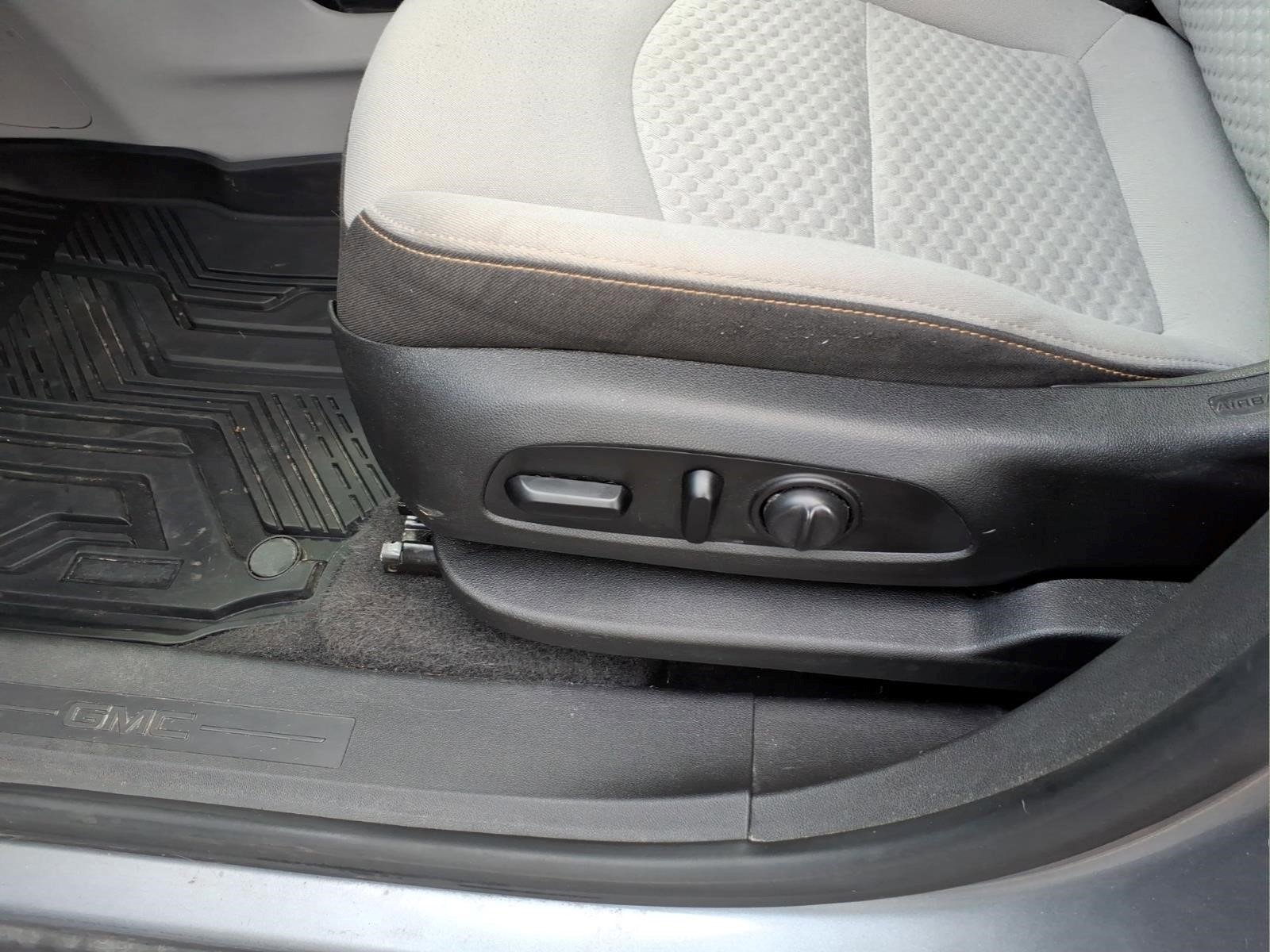 Used 2020 GMC Terrain SLE w/ Driver Convenience Package FWD image 16