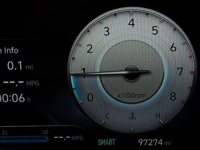 Used 2021 Hyundai Elantra Limited image 11